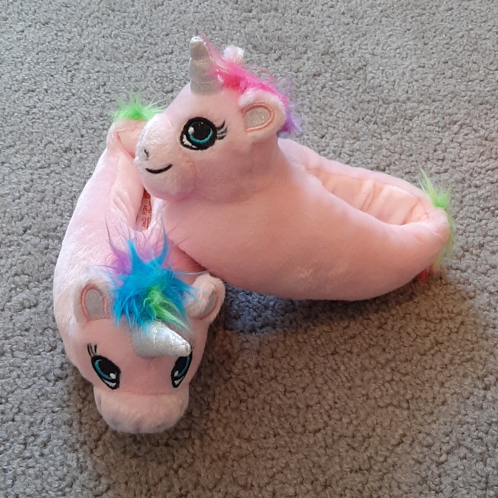 *Free with toy purchase! Like new unicorn slippers